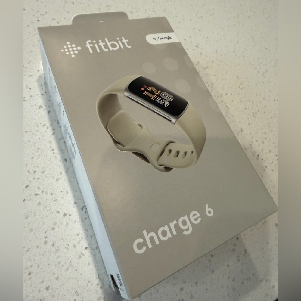 New in Box - Fitbit Charge 6 - Smartwatch - Porcelain